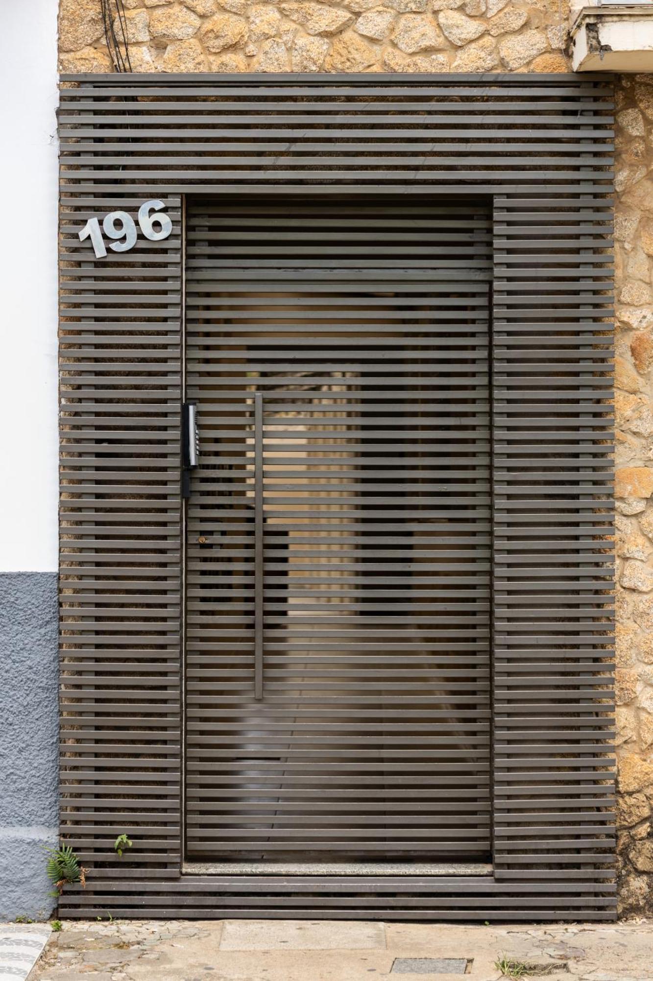 Apartamento Em Sao Joao Del Rei, Ao Lado Da Estacao Ferroviaria, Estacionamento E Ar Condicionado Exterior foto